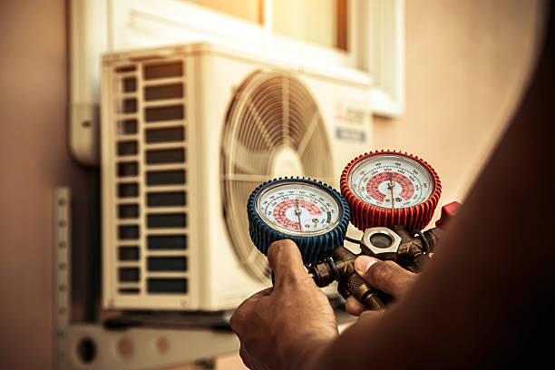 Professional Ac Installation technician working in Irvington, AL